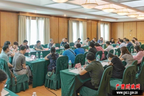 自治区会考办和各市考办领导、考务人员商讨考前保障工作 自治区会考办和各市考办领导、考务人员商讨考前保障工作